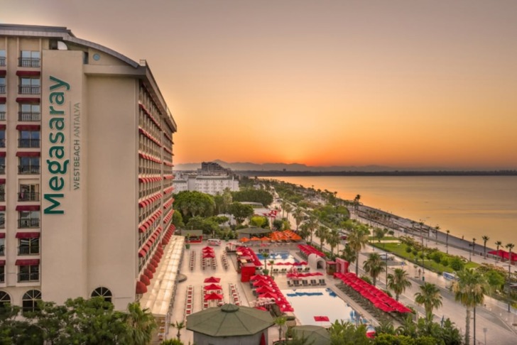 Megasaray Westbeach Hotel