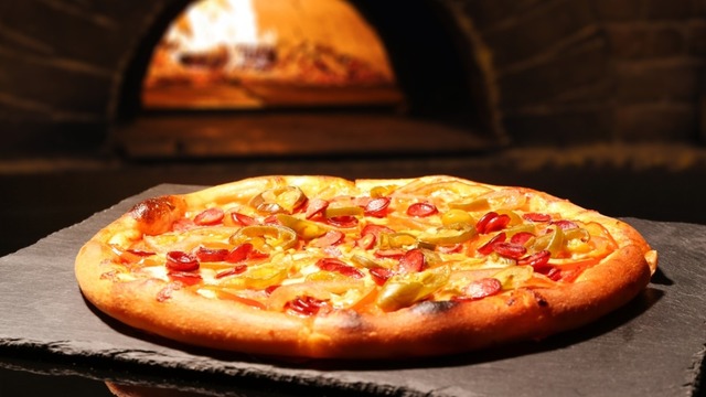Evde Taş Fırın Lezzeti: Pizza Taşı Nedir? Nasıl Kullanılır?