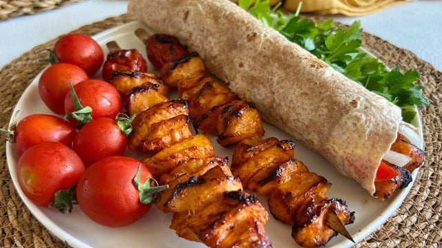 Mangal Lezzetinde: Tavuk Şiş Dürüm
