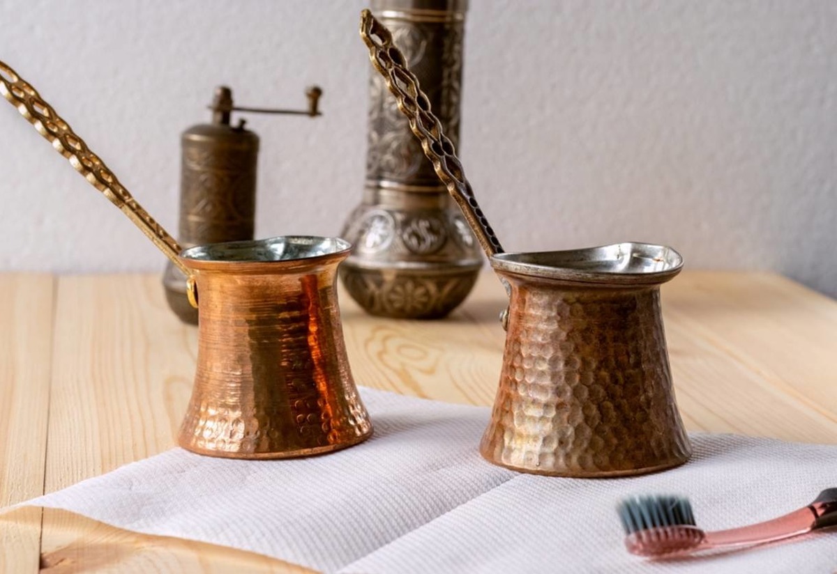 Cezve Nasıl Temizlenir? Püf Noktalarıyla Kararmış ve Yanmış Cezve Temizliği Tarifi