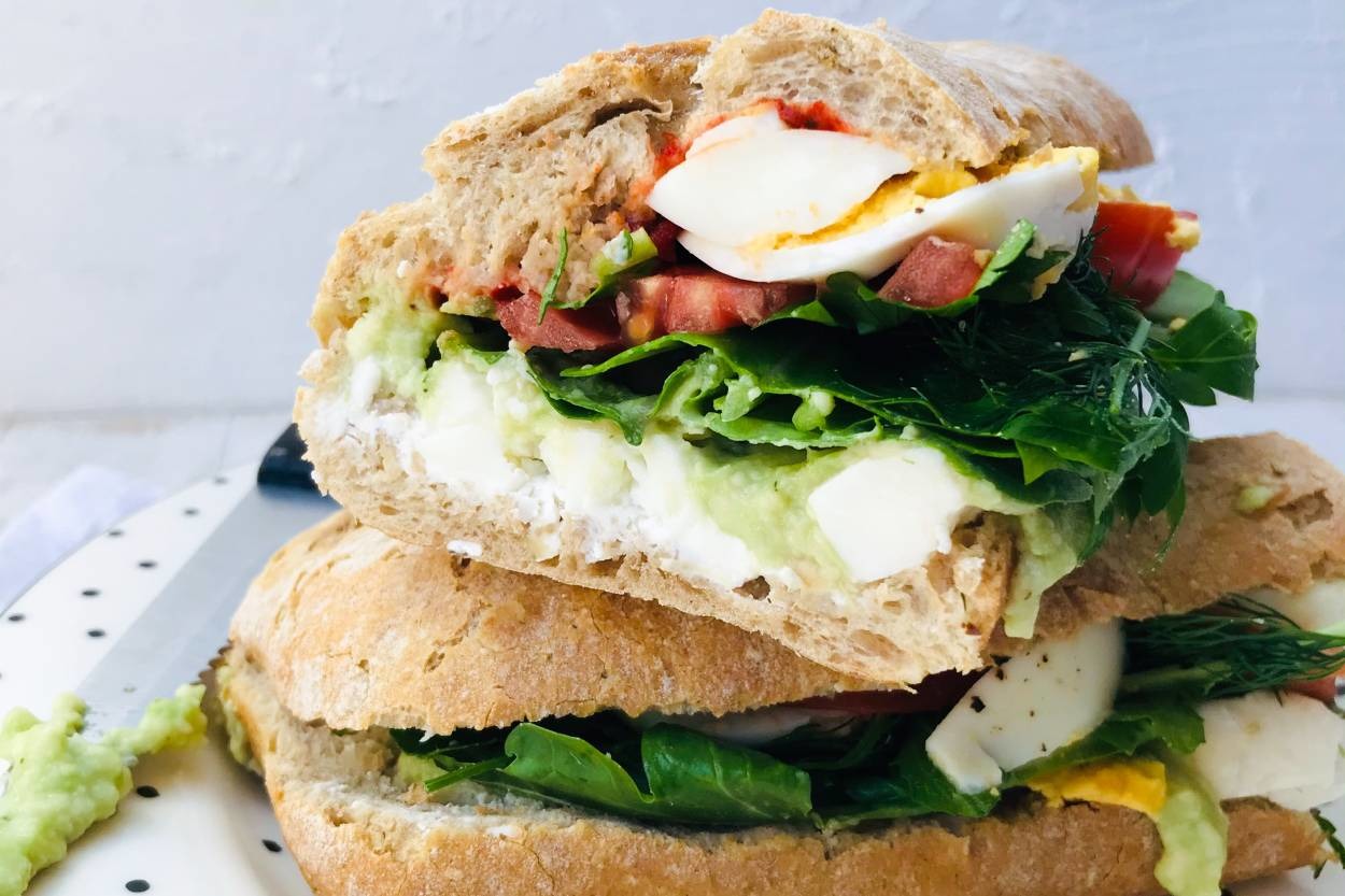 Soğuk Soğuk Yenen: Avokado Soslu Sandviç
