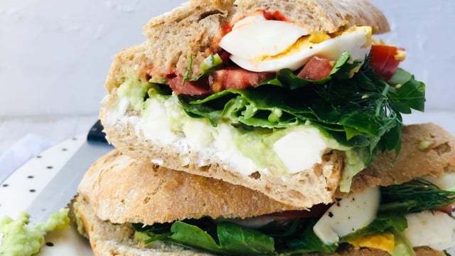 Soğuk Soğuk Yenen: Avokado Soslu Sandviç