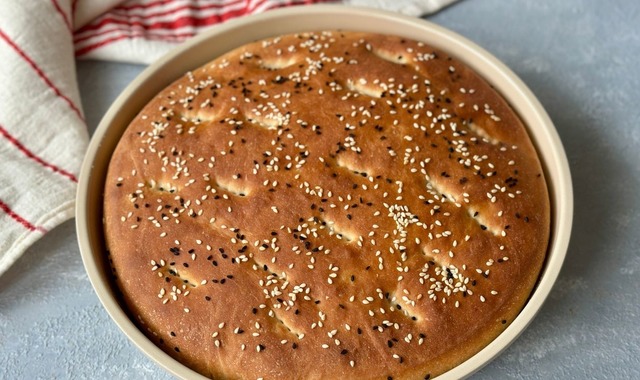 Sofraların Baş Tacı: Tepsi Ekmeği