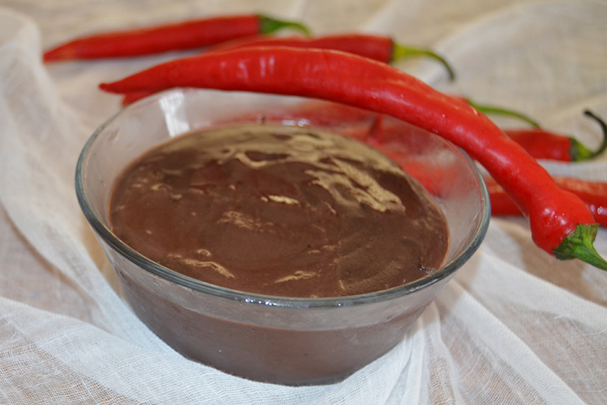 İçinde Sürpriz Var: Chili Biberli Çikolatalı Puding