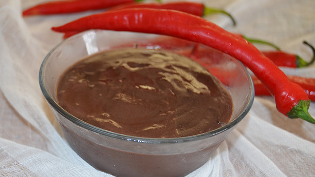 İçinde Sürpriz Var: Chili Biberli Çikolatalı Puding