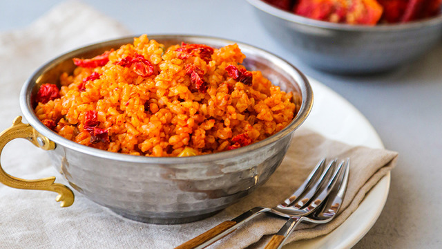 Sofralara En Çok Yakışan: Kuru Domatesli Bulgur Pilavı