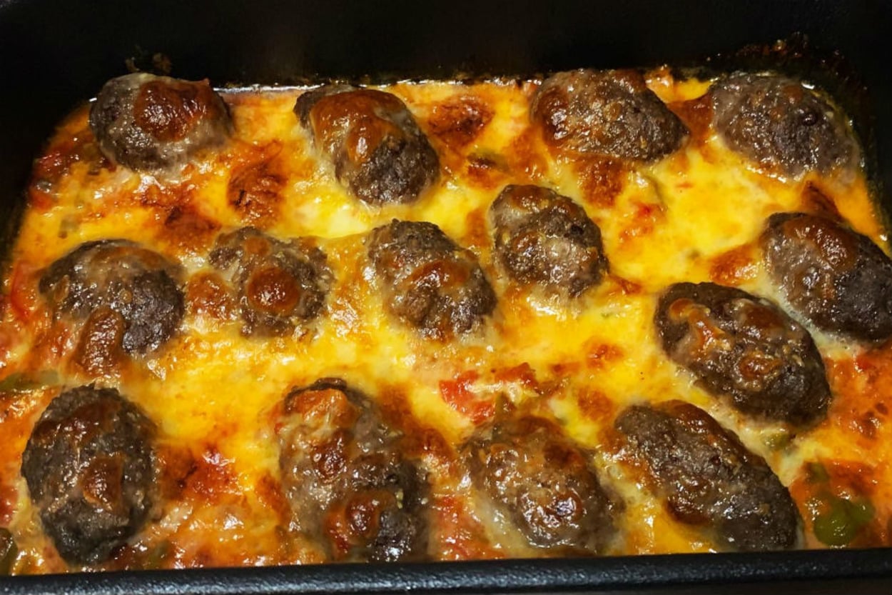 Köfte Sınıf Atladı: Domates Soslu Mozzarellalı Fırın Köfte