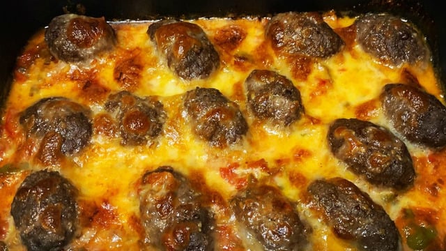 Köfte Sınıf Atladı: Domates Soslu Mozzarellalı Fırın Köfte