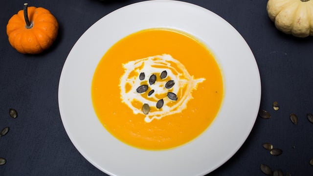 Her Kaşığı Lezzet Dolu: Tatlı Bal Kabağı Çorbası