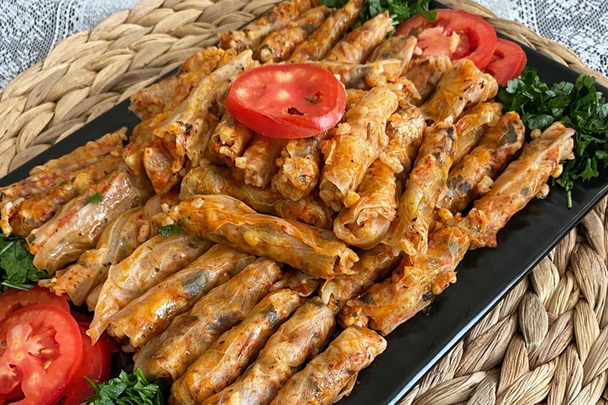 Akşam Yemeklerine: Etli Lahana Dolması