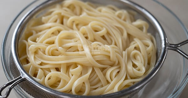 pesto-soslu-makarna-asama2-yemekcom