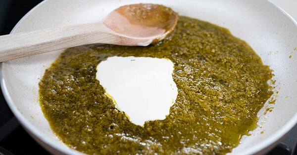pesto-soslu-makarna-asama4-yemekcom