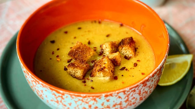 Düdüklüde Pişer: Süzme Mercimek Çorbası