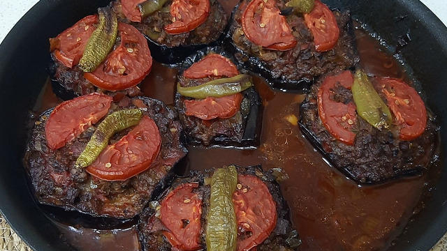 Yanında Mis Kokulu Pilavla: Bostan Kebabı