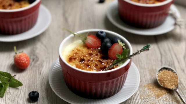 Sütlaca Yeni Yorum: Sütlaç Brulee