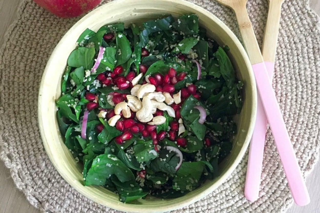 Nefis Sosuyla: Narlı Ispanak Salatası