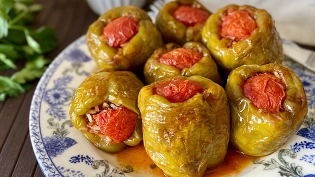 Ne de Güzel Kızarır: Fırında Biber Dolması