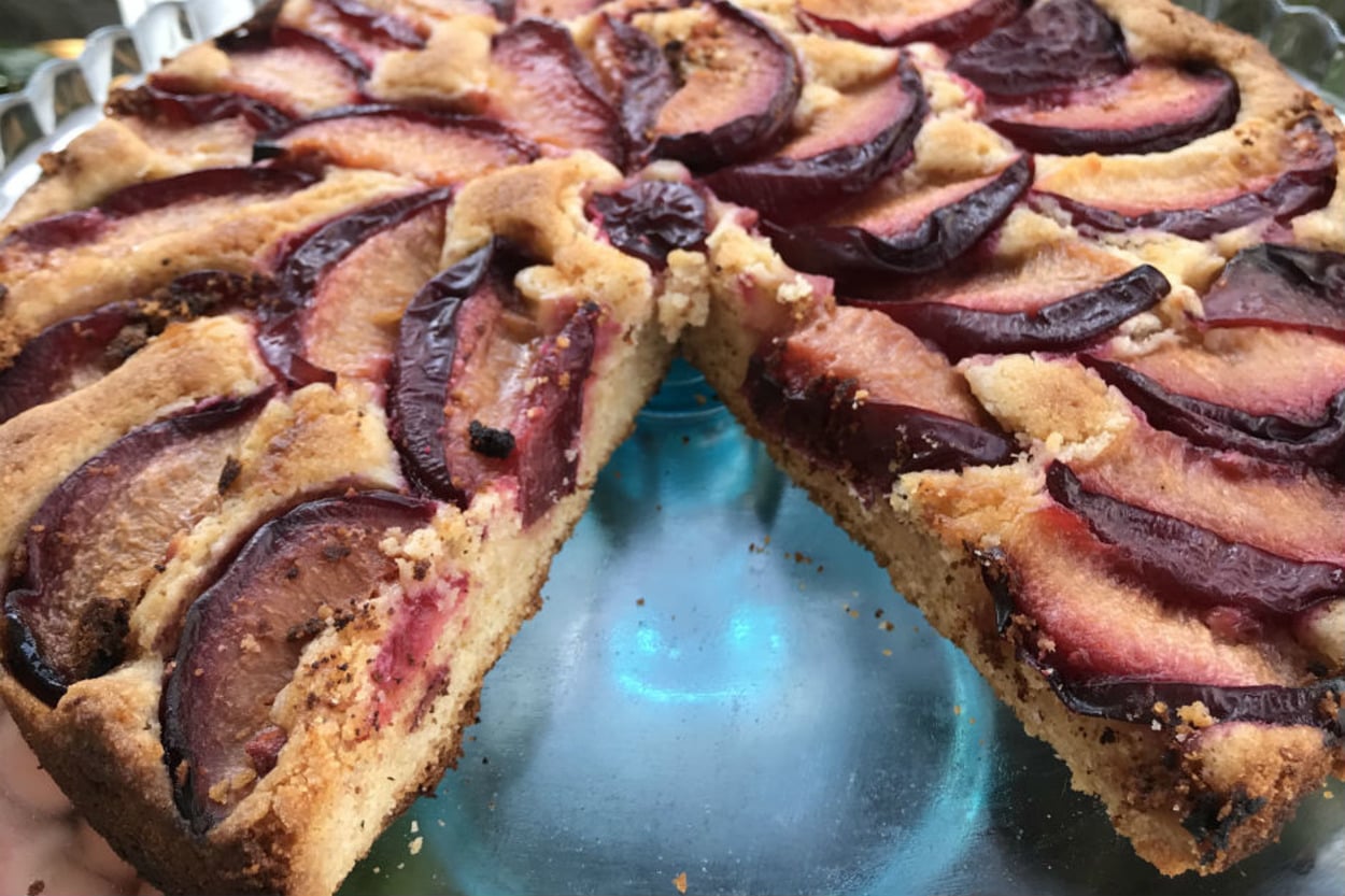Kaç Dilim Yersin: Pratik Erikli Tart