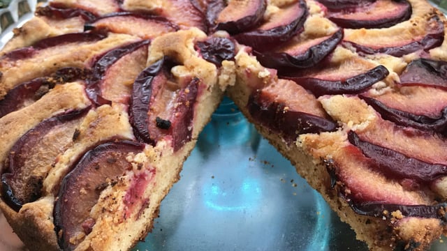 Kaç Dilim Yersin: Pratik Erikli Tart