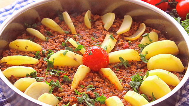 Sunumu Şahane: Kıymalı Patates Dizmesi