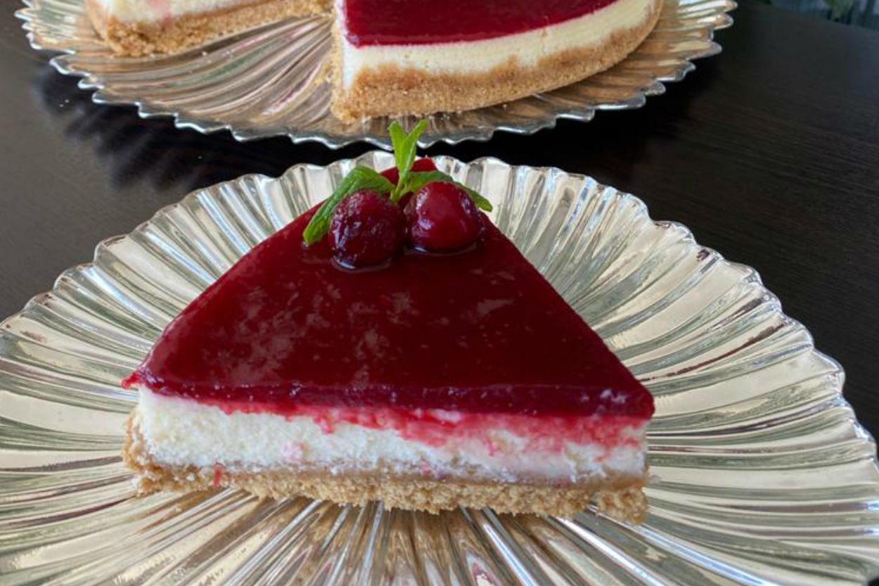 Mayhoş Kokusu, Enfes Dokusuyla: Vişneli Cheesecake