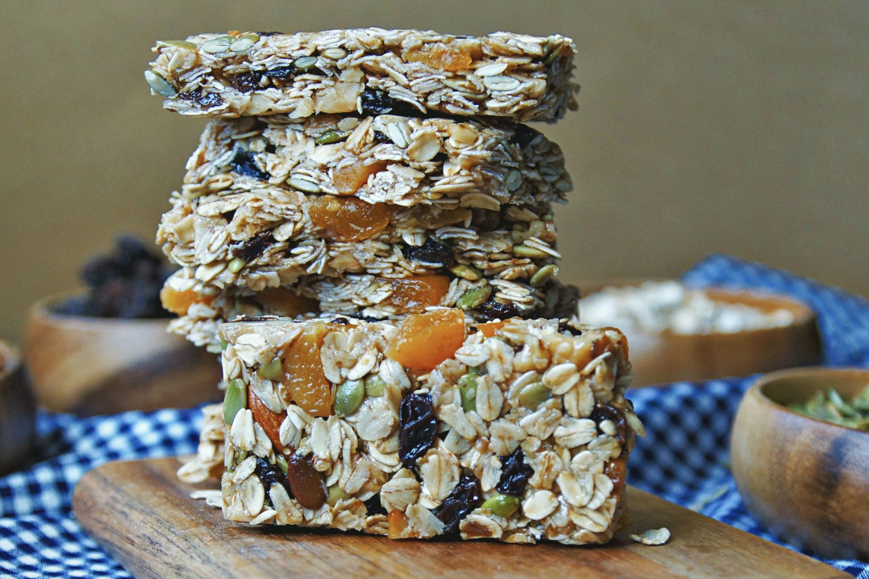 Sağlıklı Atıştırma Arayanlara: Kuru Meyveli Yulaf Vegan Bar