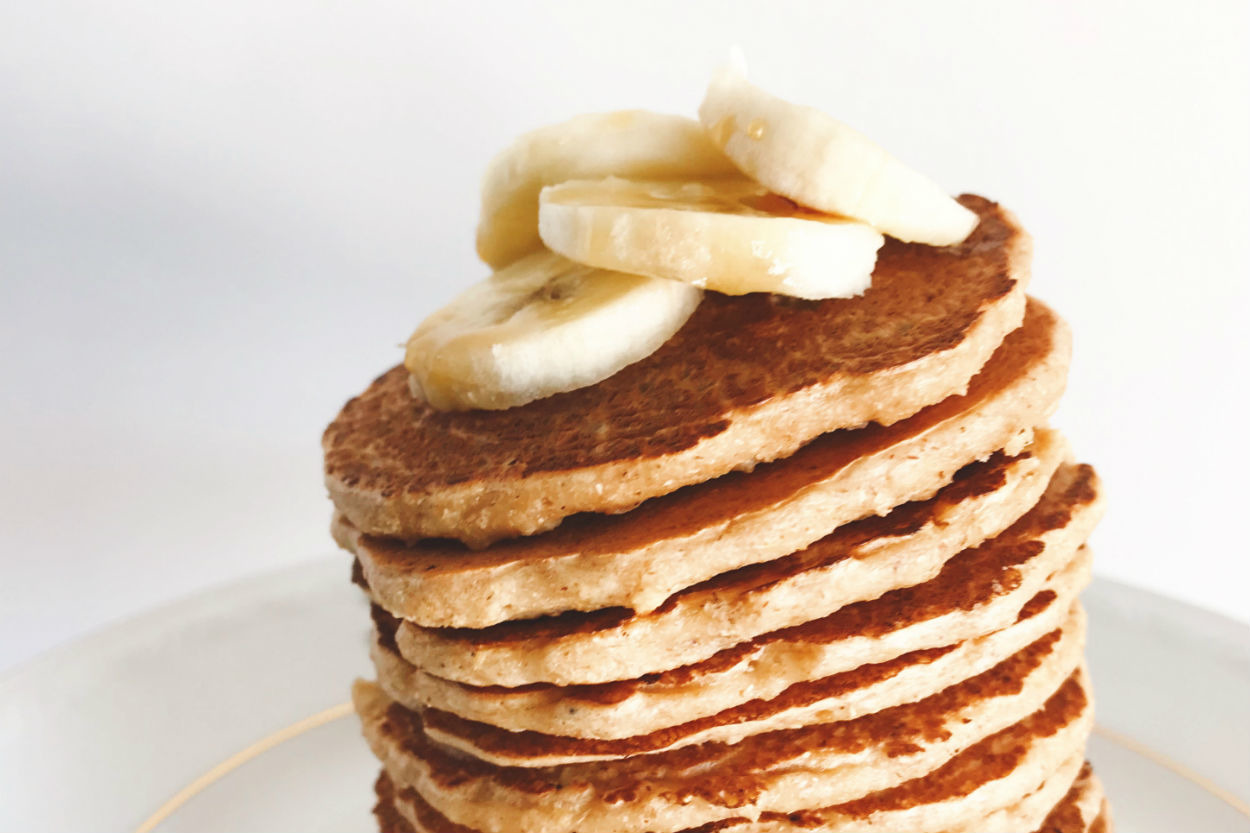 Tok Tutma Şampiyonu: Badem Sütlü Yulaf Kepekli Pancake