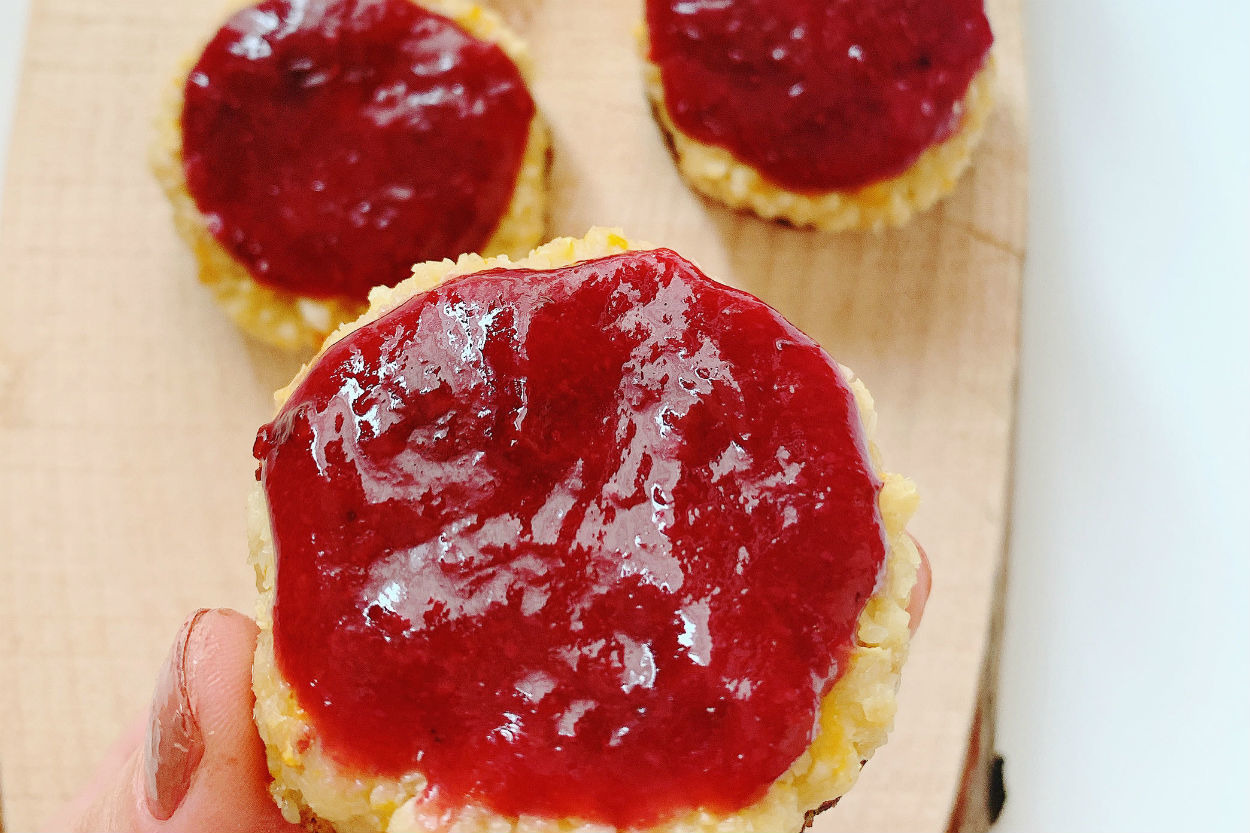 Kaju Kremasıyla: Frambuazlı Pişmeyen Cheesecake