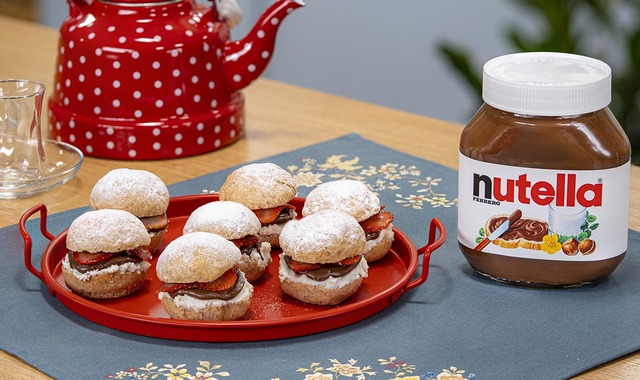 Gününüzü Güzelleştirmeye Geldi: Nutella'lı ve Çilekli Panini