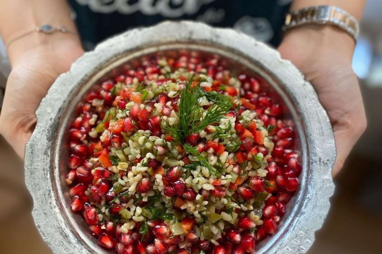 Lezzeti ve Sunumuyla Büyüler: Narlı Sonbahar Salatası