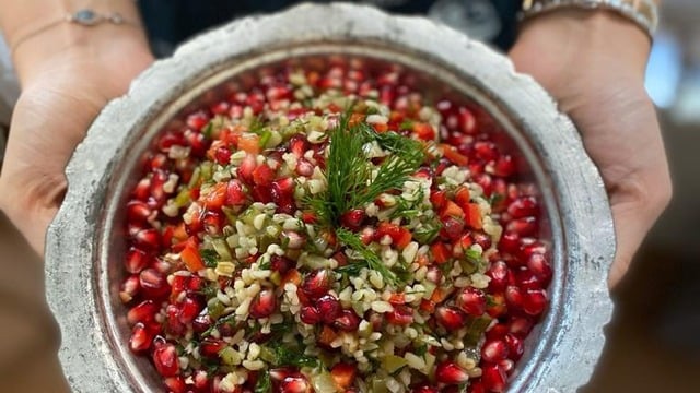 Lezzeti ve Sunumuyla Büyüler: Narlı Sonbahar Salatası