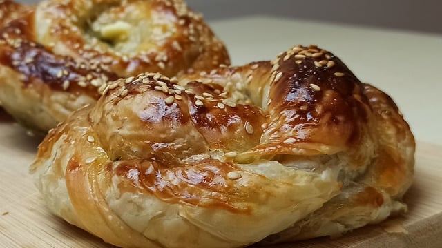 Hem de El Açması: Ispanaklı Gül Böreği