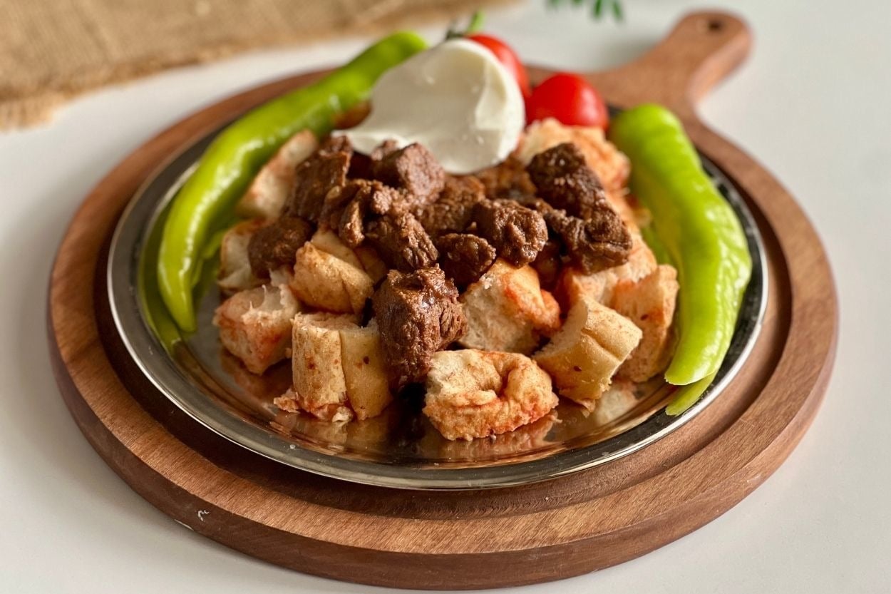 İskender Lezzetinde: Pideli Kebap