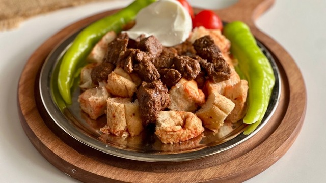 İskender Lezzetinde: Pideli Kebap