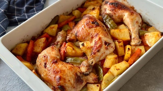 Leziz Bir Ana Yemek: Fırında Patatesli Tavuk But