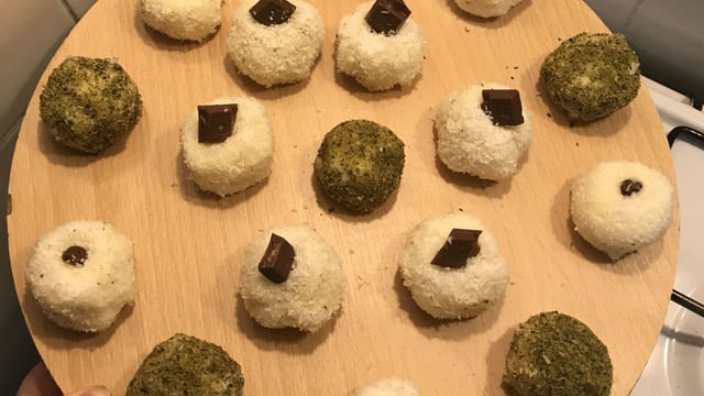 Beş Dakikada Hazır: İrmik Topları