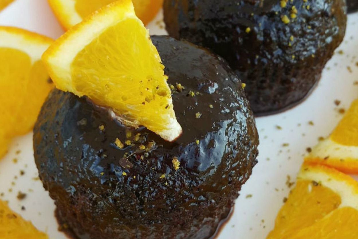Enfes Uyumuyla: Portakallı Çikolatalı Islak Muffin