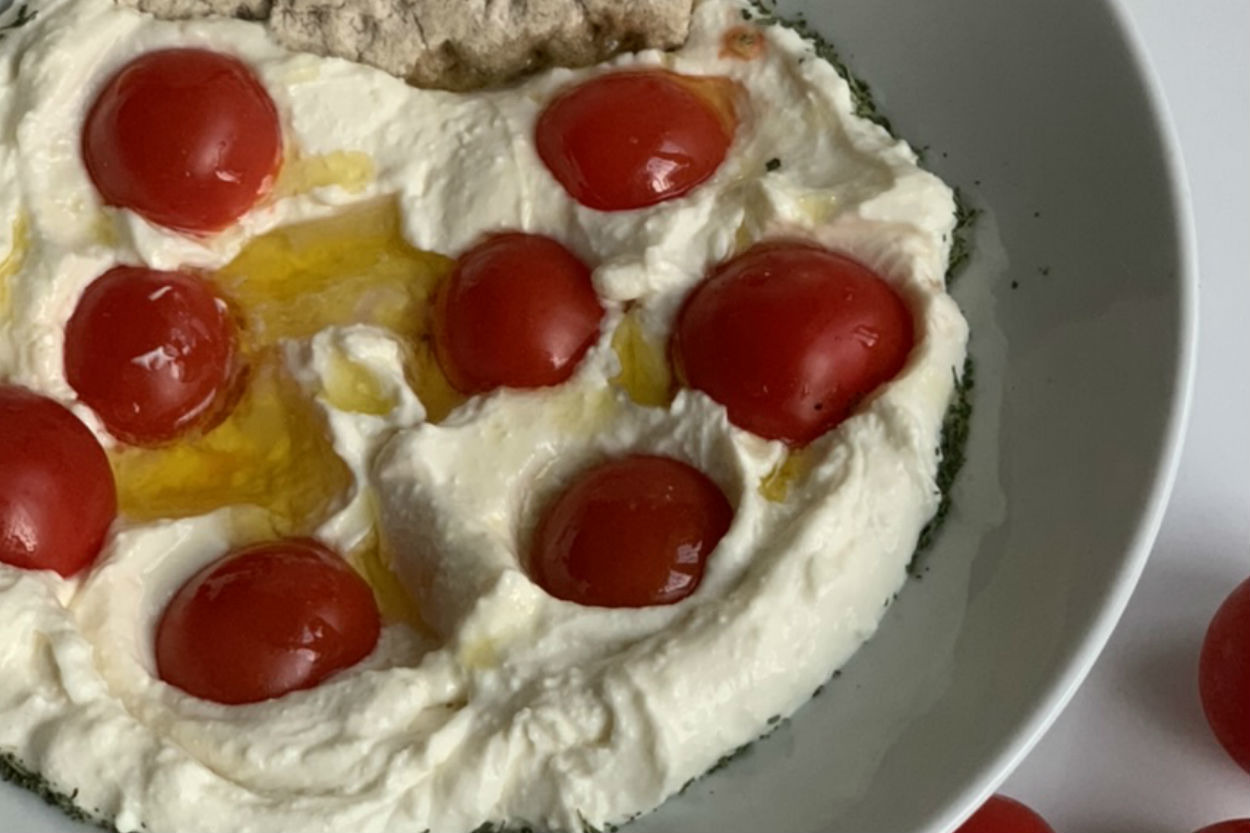 Kahvaltı Sofralarına: Peynir Pate
