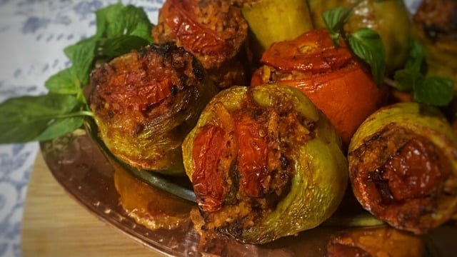 Baş Tacı Olacak: Fırında Karışık Etli Dolma