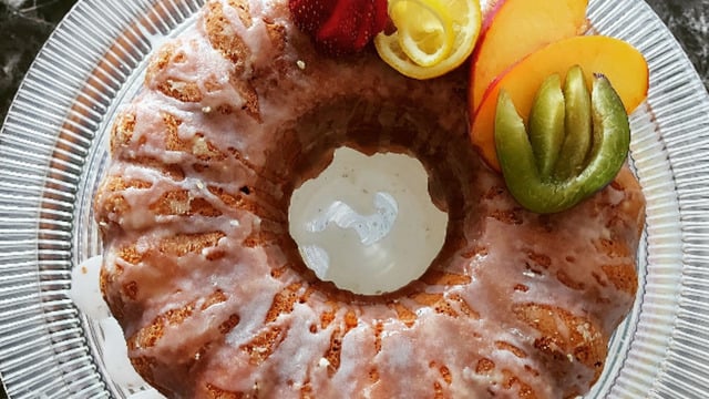 Enfes Kokusuyla: Limon Soslu Kek