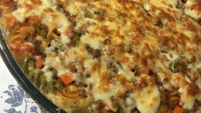 Lezzet Dolu: Kıymalı Sebzeli Fırın Makarna