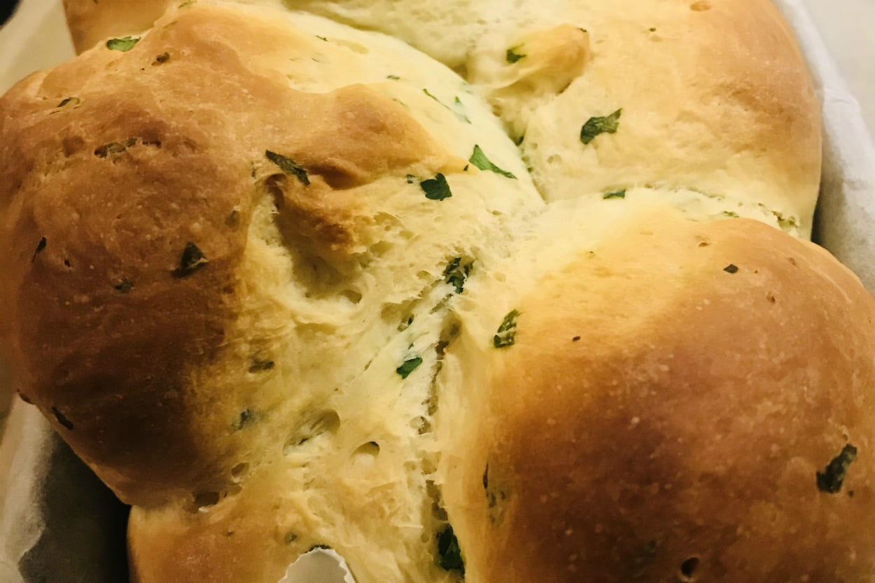 En Pratik Hali: Sarımsaklı Ekmek