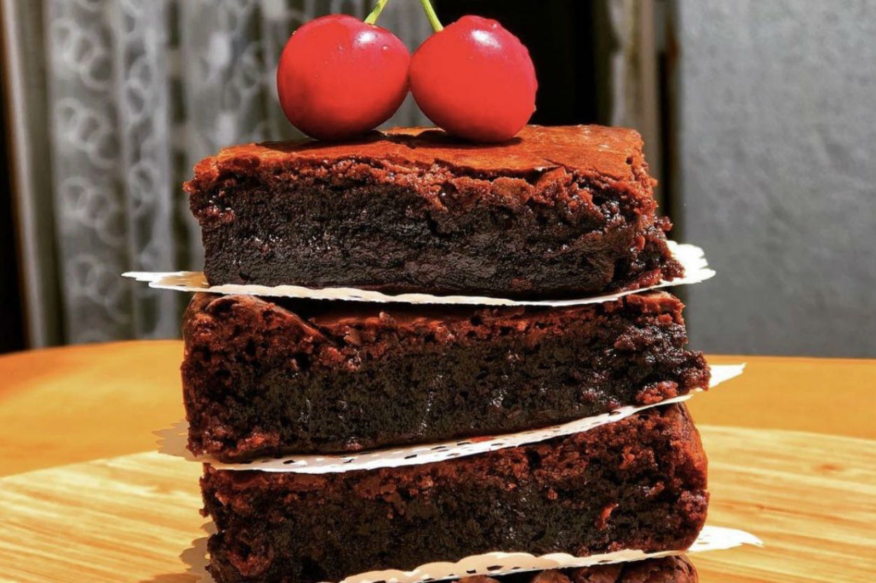 Nemli Dokusuyla: Çikolatalı Nefis Brownie