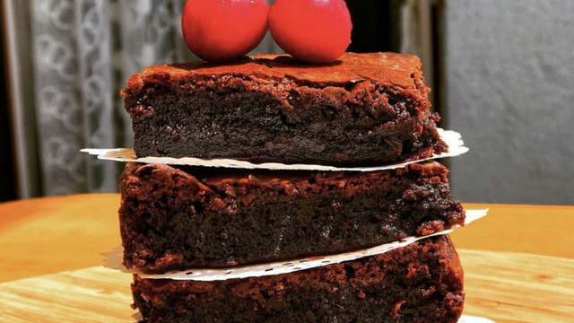 Nemli Dokusuyla: Çikolatalı Nefis Brownie