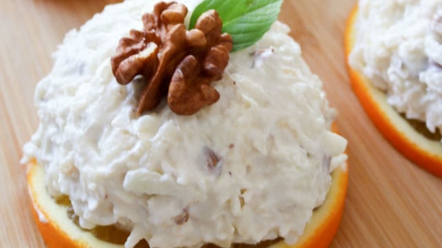 Farklı Sunumuyla: Elmalı Kereviz Salatası