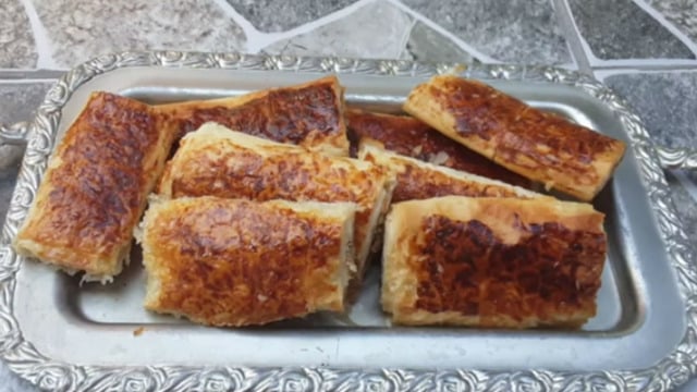 Çabucak Hazırlanacak: Baklavalık Yufkadan Çıtır Börek