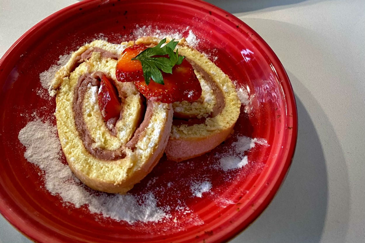 Baş Döndürür: Çilekli Swiss Roll