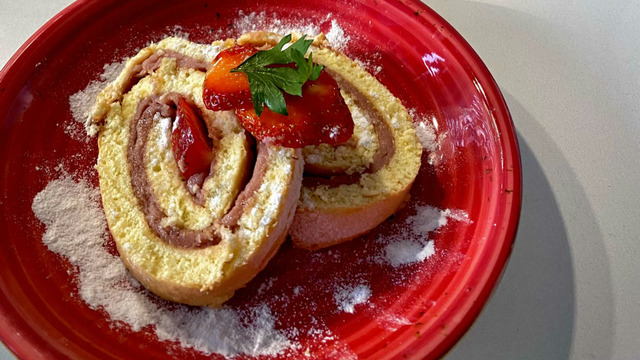 Baş Döndürür: Çilekli Swiss Roll