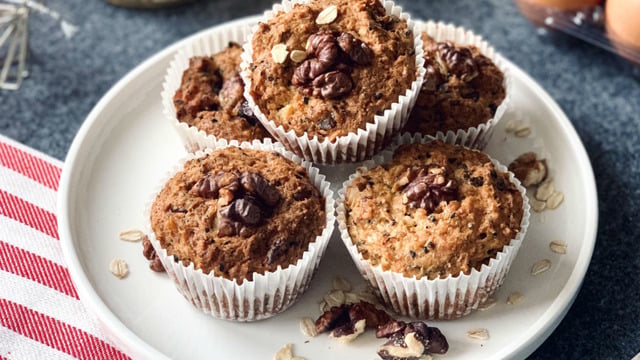 Tuzlu Sevenlere: Yulaflı Peynirli Muffin