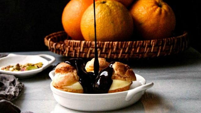 Sevmeyeni Yok: Çikolata Soslu Profiterol